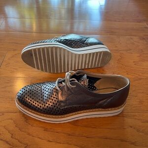 Silver perforated leather lace-up oxford shoes, Summit by White Mountain